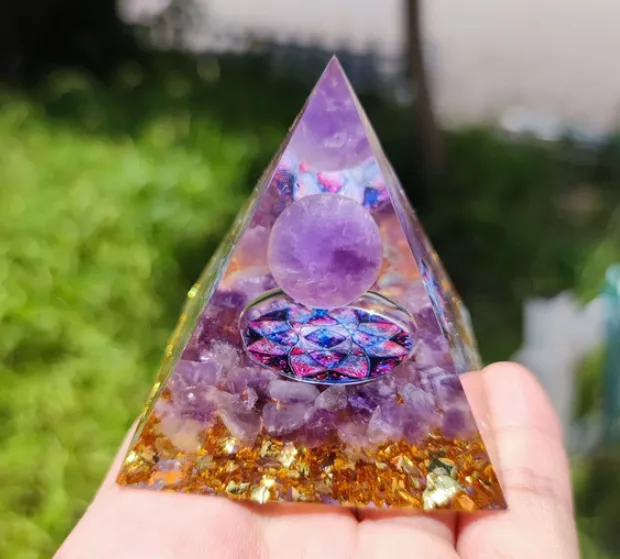 Pyramid Decoration Natural Crystal Gravel 36