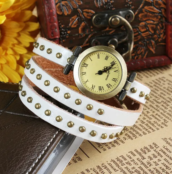 Fashionable Rivet Leather Belt Retro Watch