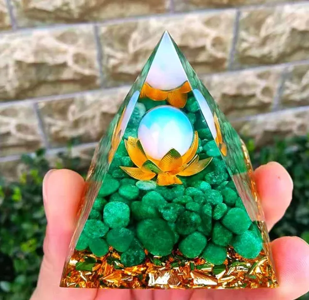 Pyramid Decoration Natural Crystal Gravel 15
