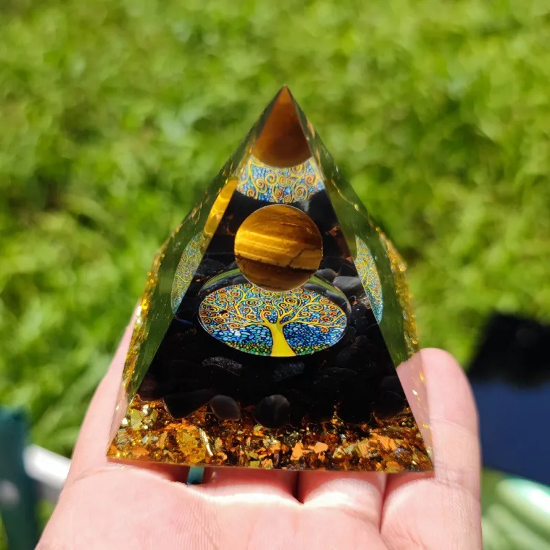 Pyramid Decoration Natural Crystal Gravel 31